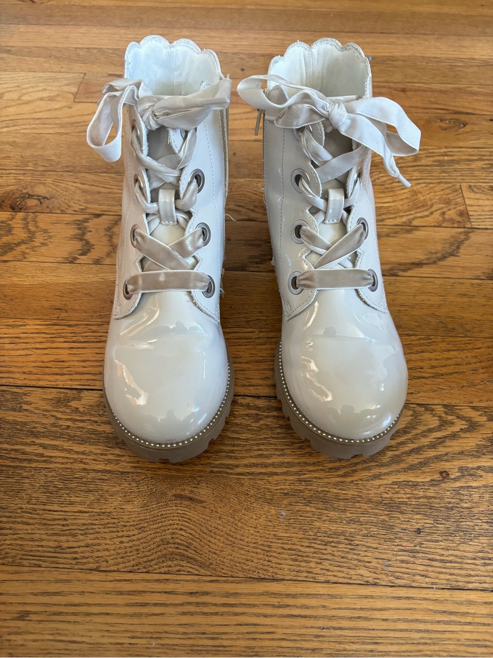 Girls' Cream Patent Lace-Up Boots with Scalloped Collar and Glitter Heel